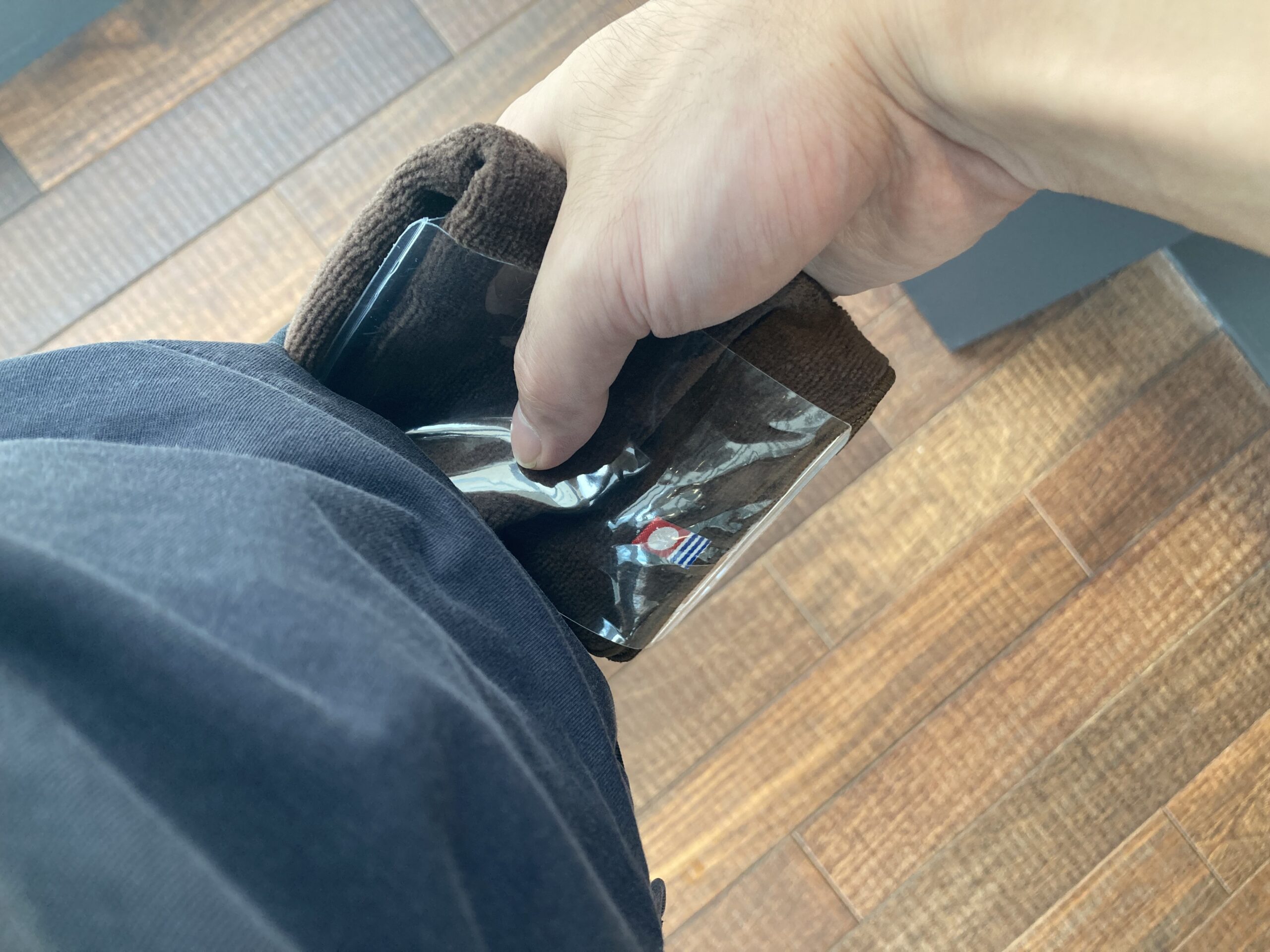 ホルダーごとポケットに収納